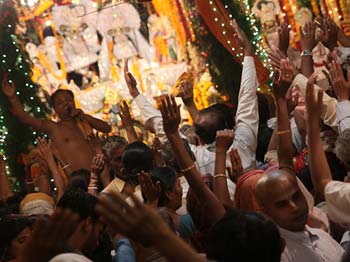 Radha Damodar Devotees