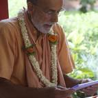 Visnu Maharaja giving class